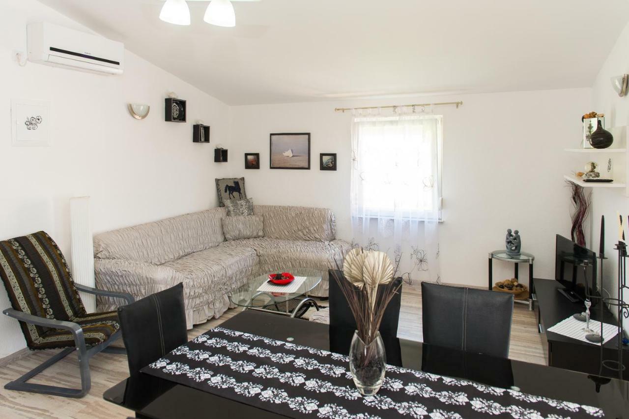 Apartment Ella Rogoznica  Luaran gambar