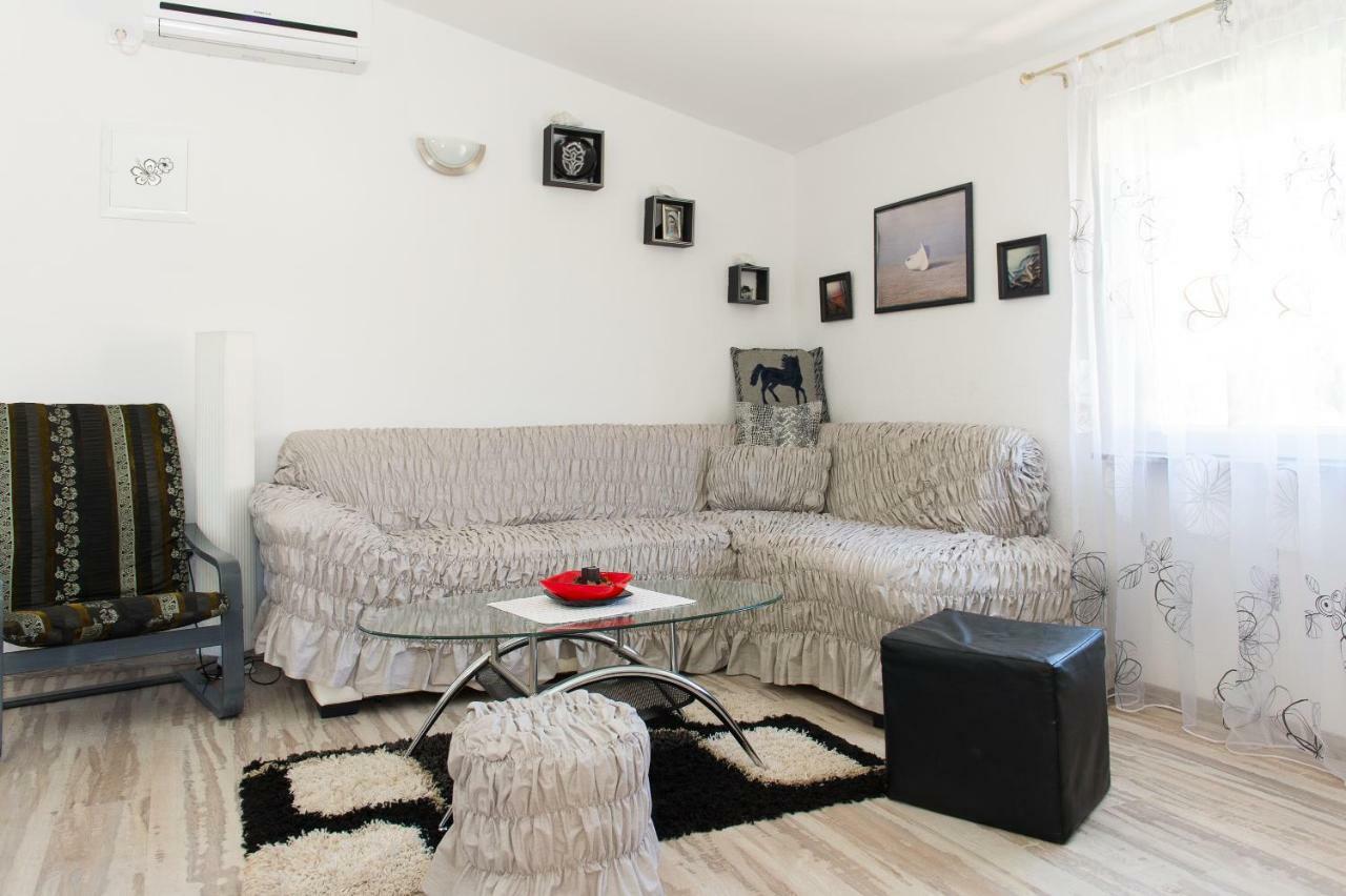 Apartment Ella Rogoznica  Luaran gambar
