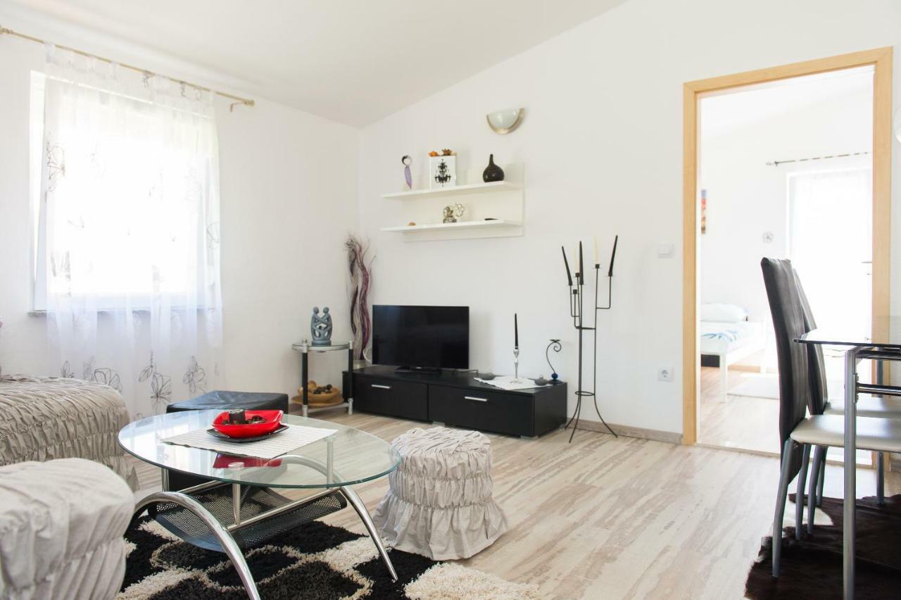 Apartment Ella Rogoznica  Luaran gambar